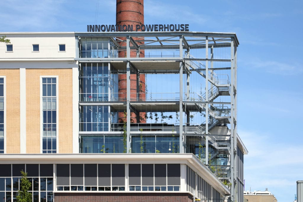 Powerhouse Eindhoven met spankabels als klimhulpsystemen - Carl Stahl Green Walls